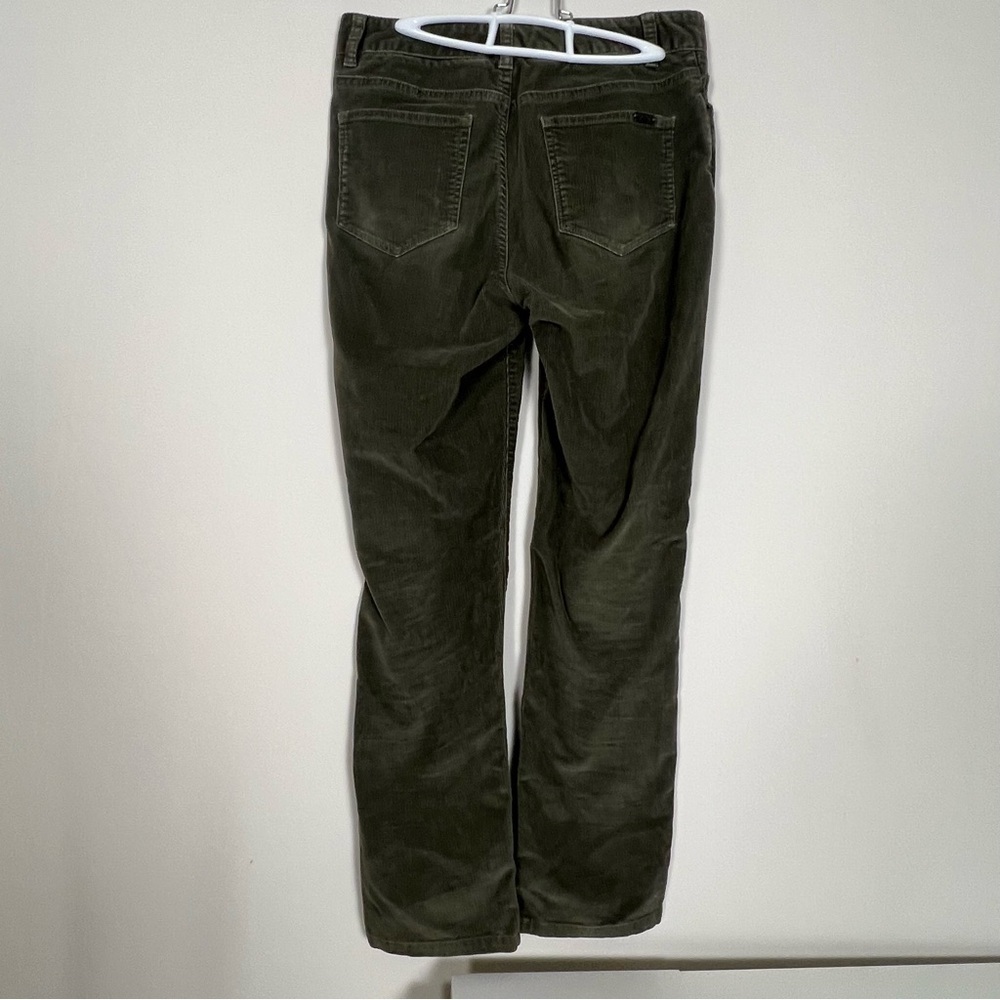 L.L.Bean Favorite Fit corduroy pants in size 6 Medium Tall (M/T) for women. - Picture 2 of 10